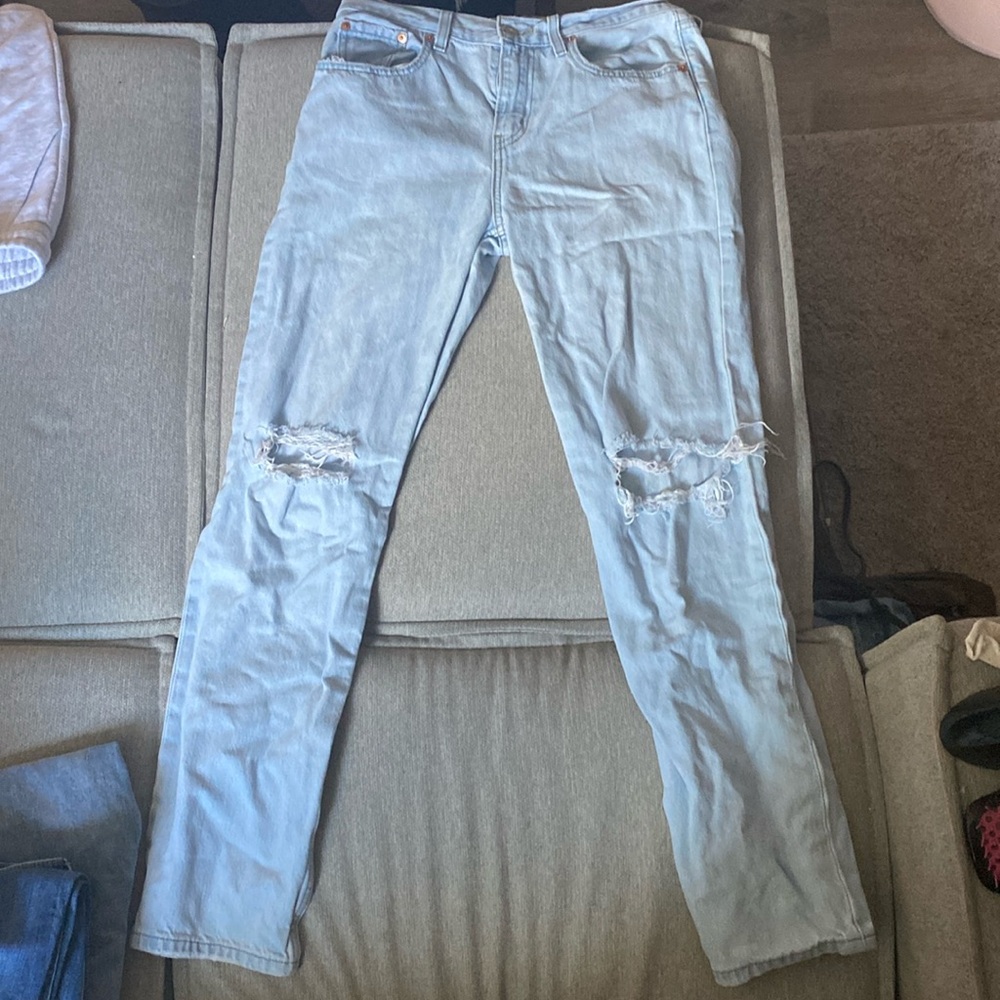 LEVI low pro straight ripped jeans